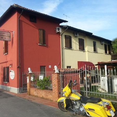 Manuela Le Quattro Coppe Hotel Desenzano del Garda Exterior photo