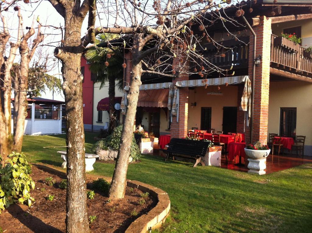 Manuela Le Quattro Coppe Hotel Desenzano del Garda Exterior photo