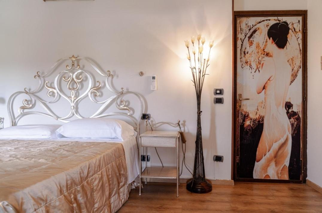 Manuela Le Quattro Coppe Hotel Desenzano del Garda Exterior photo
