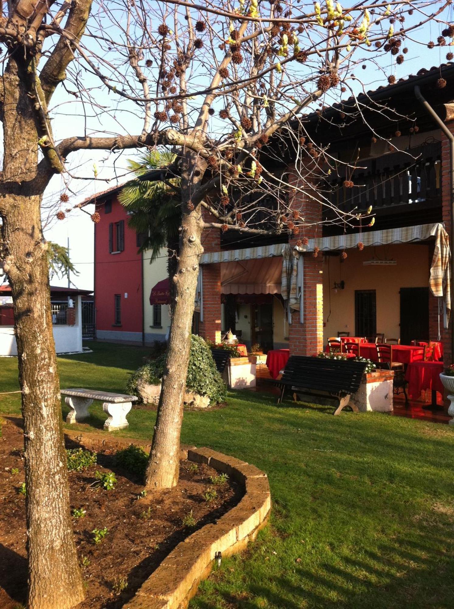 Manuela Le Quattro Coppe Hotel Desenzano del Garda Exterior photo