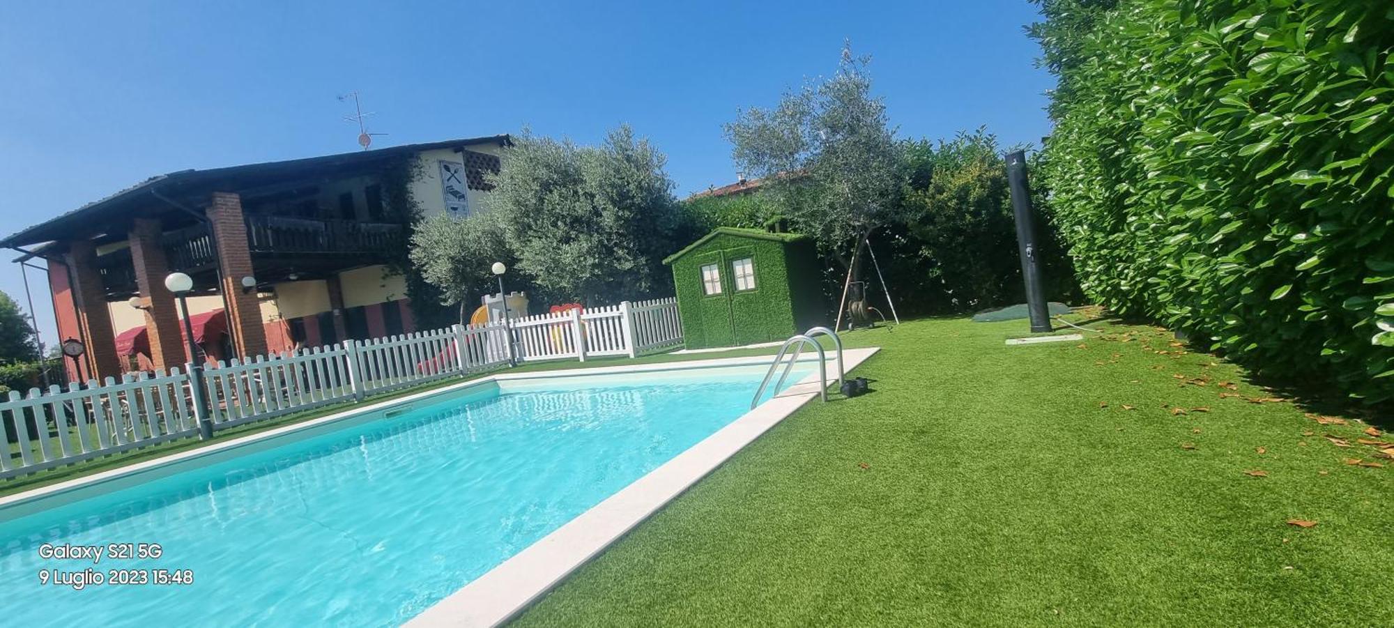 Manuela Le Quattro Coppe Hotel Desenzano del Garda Exterior photo