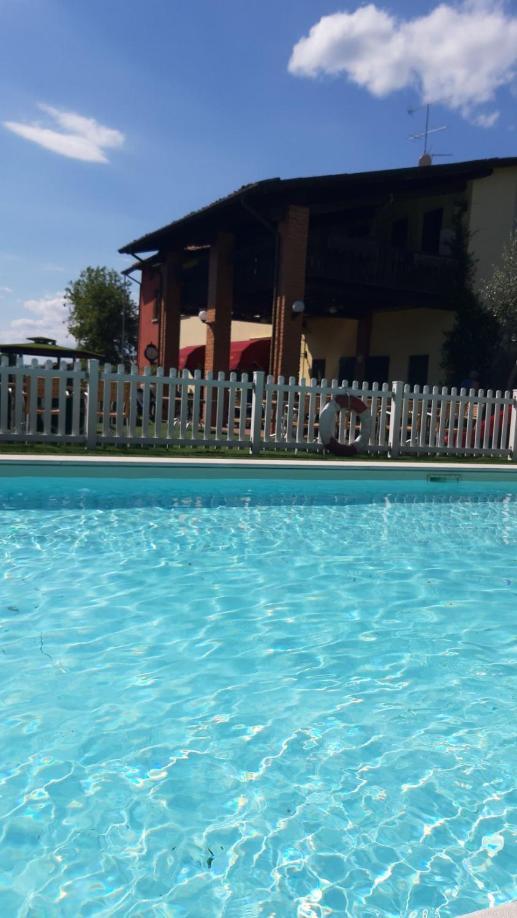 Manuela Le Quattro Coppe Hotel Desenzano del Garda Exterior photo