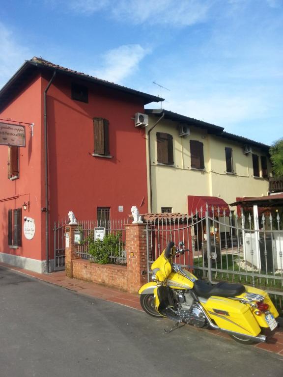 Manuela Le Quattro Coppe Hotel Desenzano del Garda Exterior photo